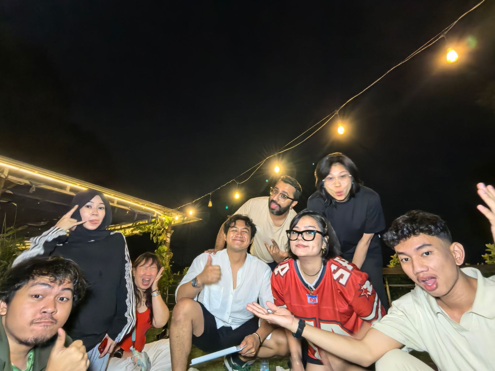 Group photo at night, the messiest take